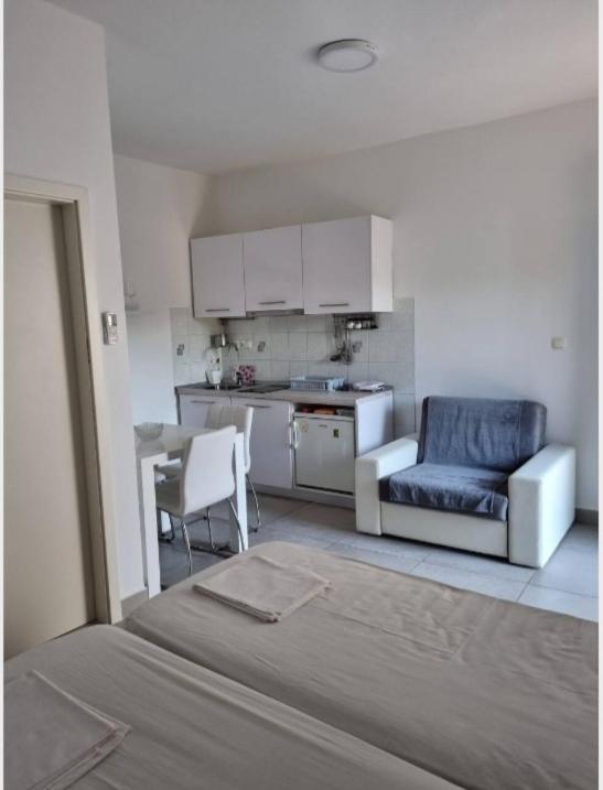 White Pearl Apartment Sukosan Exterior photo